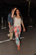 Deepika Padukone return from Delhi snapped in Mumbai on 27th May 2013 (22).JPG